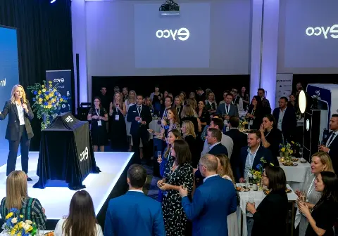 Tide Hummel – Networking bei der Abendveranstaltung
